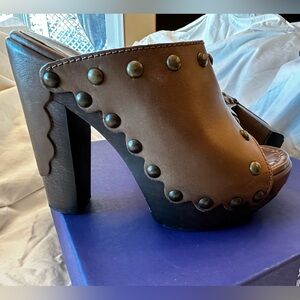 Stuart Weitzman buff/brown leather mules. Size 6.